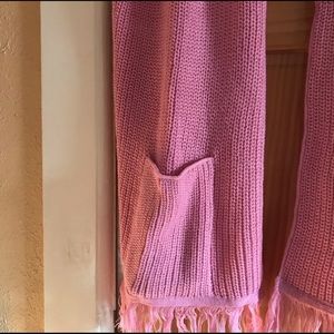 Shawl/scarf with pockets